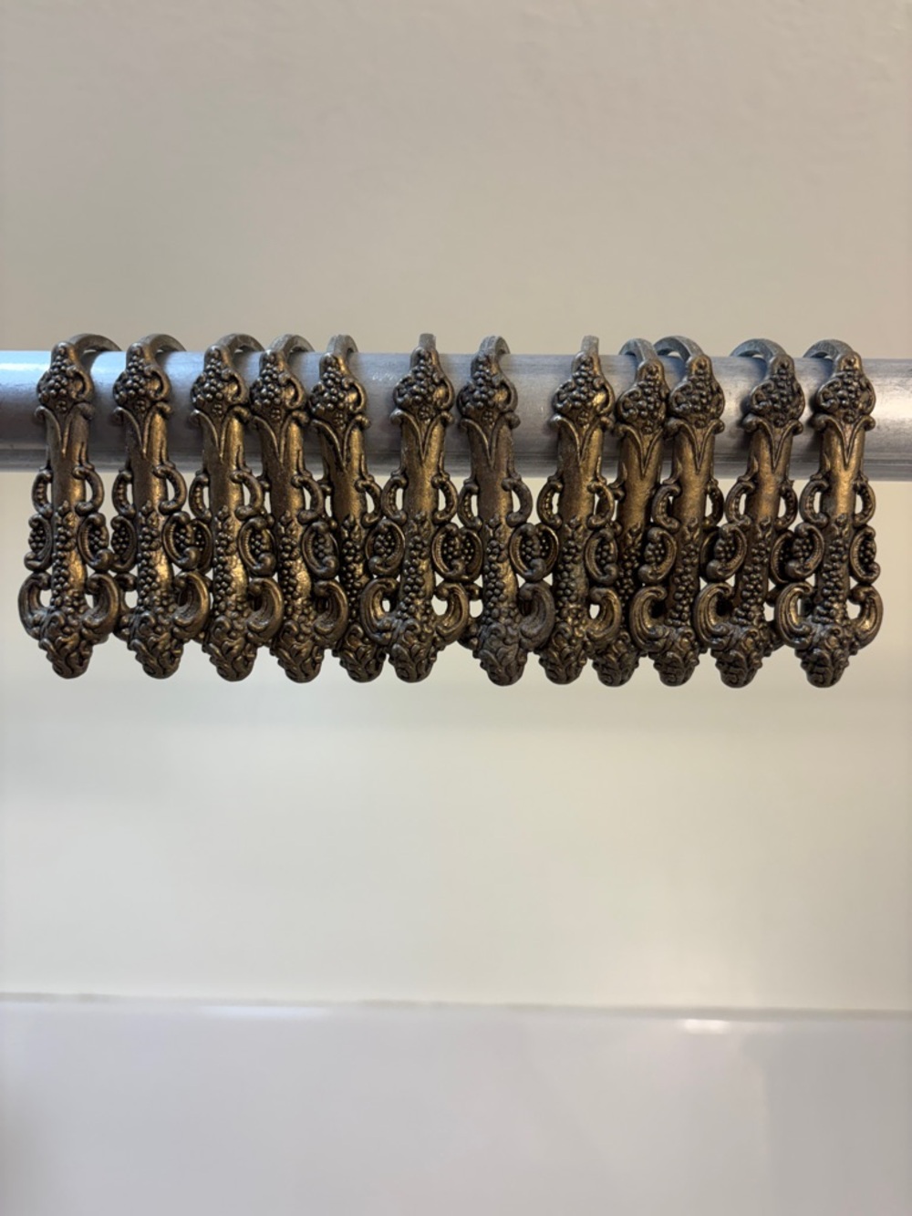 Vintage Antique-Style Ornate Curtain Rings - Brass Finish